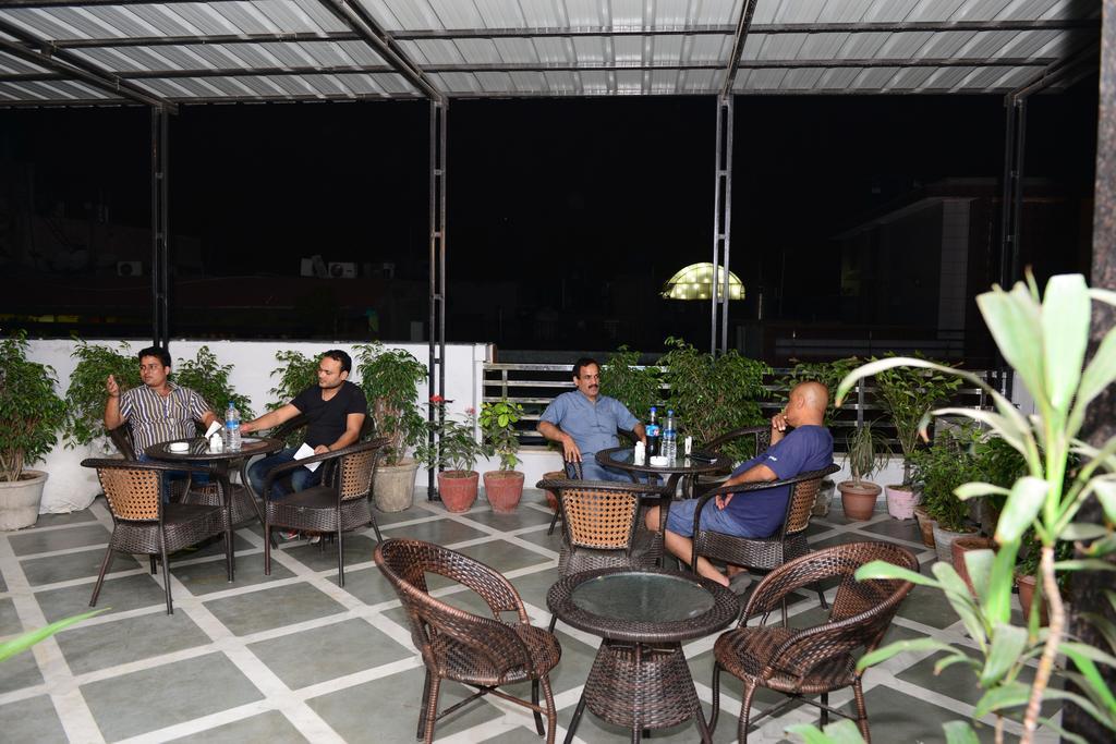 Hotel Cabana @ Pahar Ganj Új-Delhi Kültér fotó